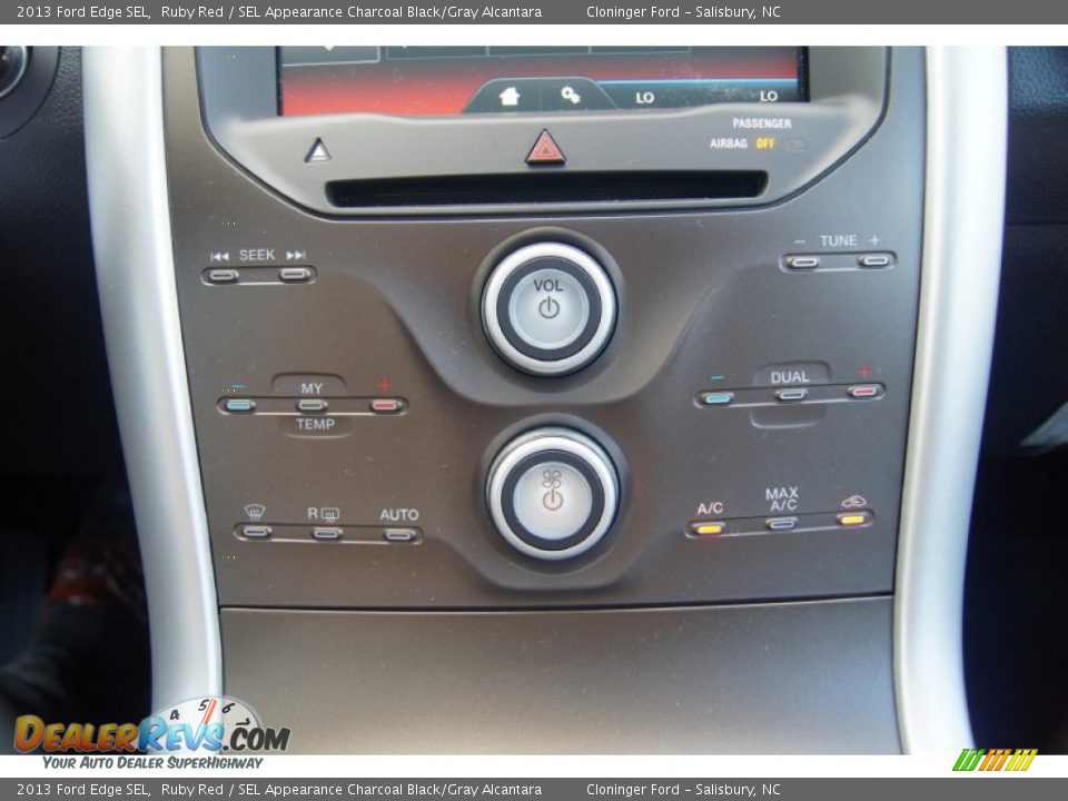 Controls of 2013 Ford Edge SEL Photo #31