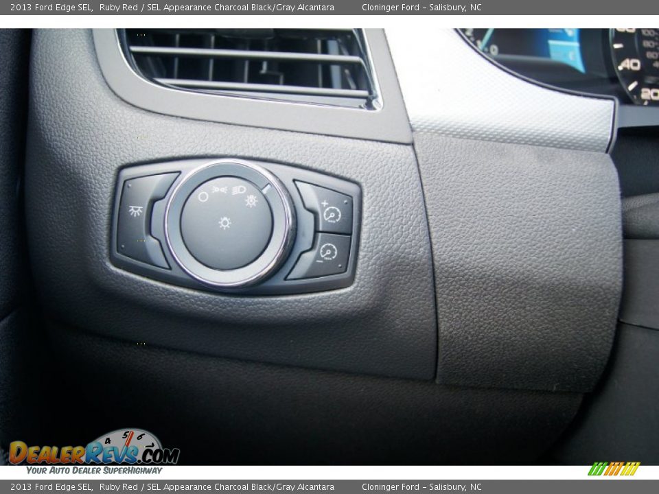 Controls of 2013 Ford Edge SEL Photo #36