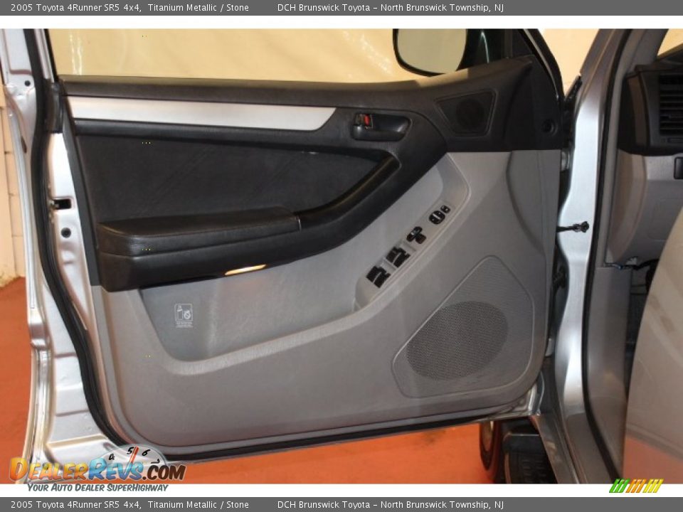 2005 Toyota 4Runner SR5 4x4 Titanium Metallic / Stone Photo #9