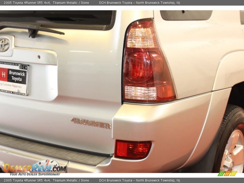 2005 Toyota 4Runner SR5 4x4 Titanium Metallic / Stone Photo #17