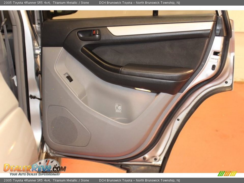 2005 Toyota 4Runner SR5 4x4 Titanium Metallic / Stone Photo #18