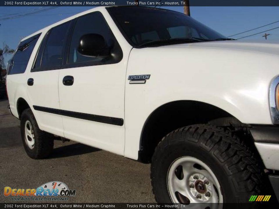 2002 Ford Expedition XLT 4x4 Oxford White / Medium Graphite Photo #12