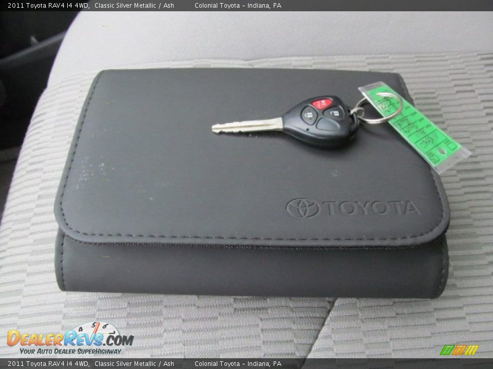 2011 Toyota RAV4 I4 4WD Classic Silver Metallic / Ash Photo #18