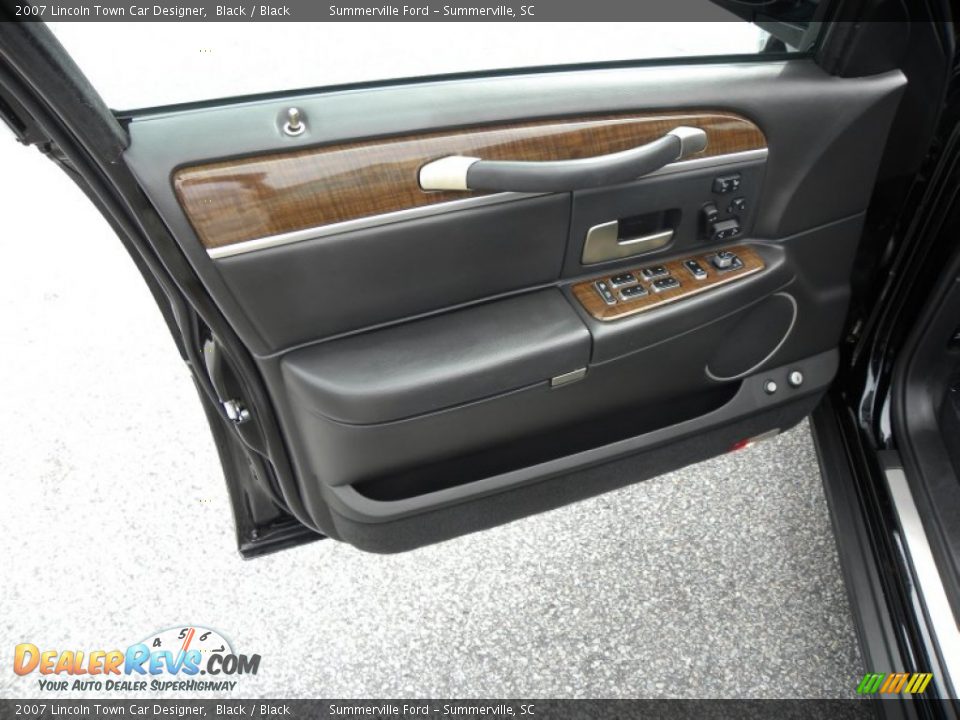 Door Panel of 2007 Lincoln Town Car Designer Photo #7
