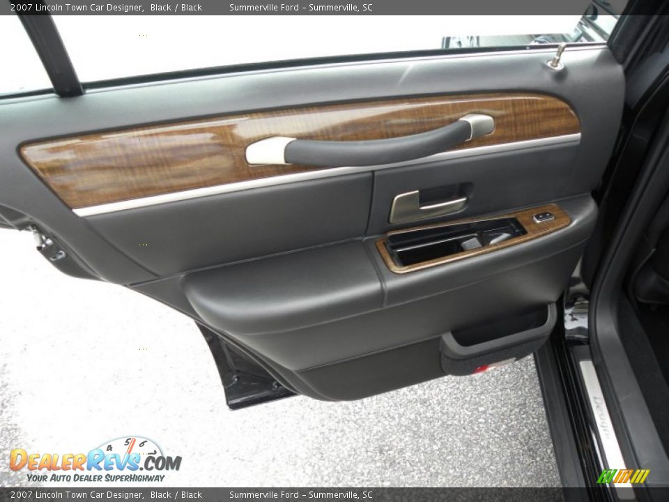 Door Panel of 2007 Lincoln Town Car Designer Photo #9