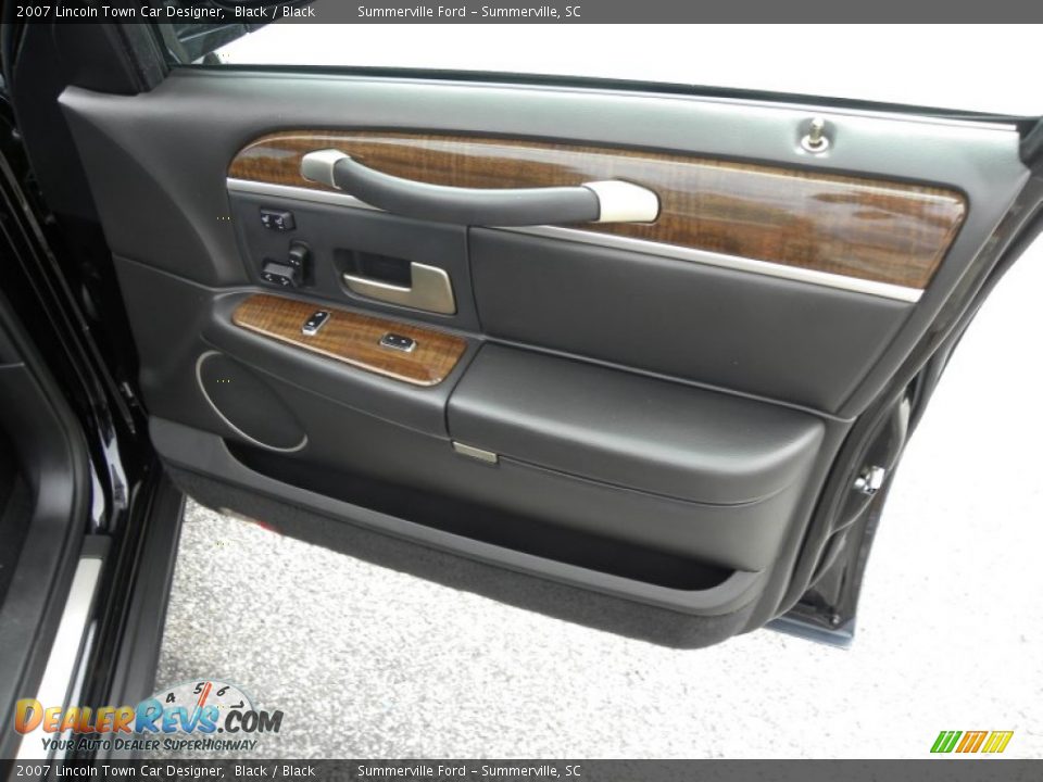 Door Panel of 2007 Lincoln Town Car Designer Photo #11