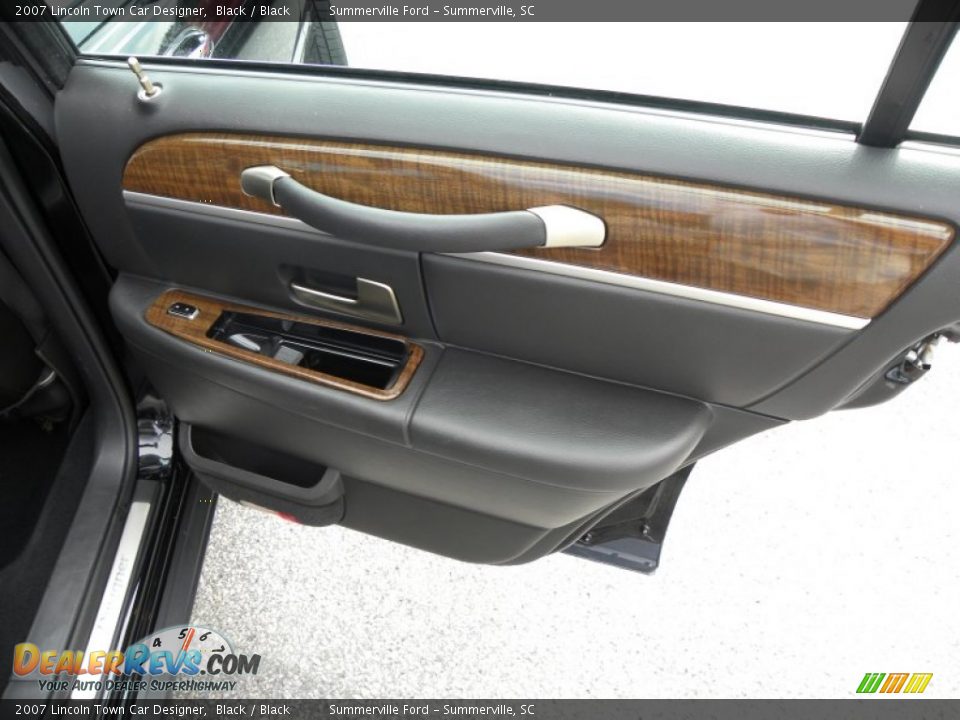 Door Panel of 2007 Lincoln Town Car Designer Photo #13