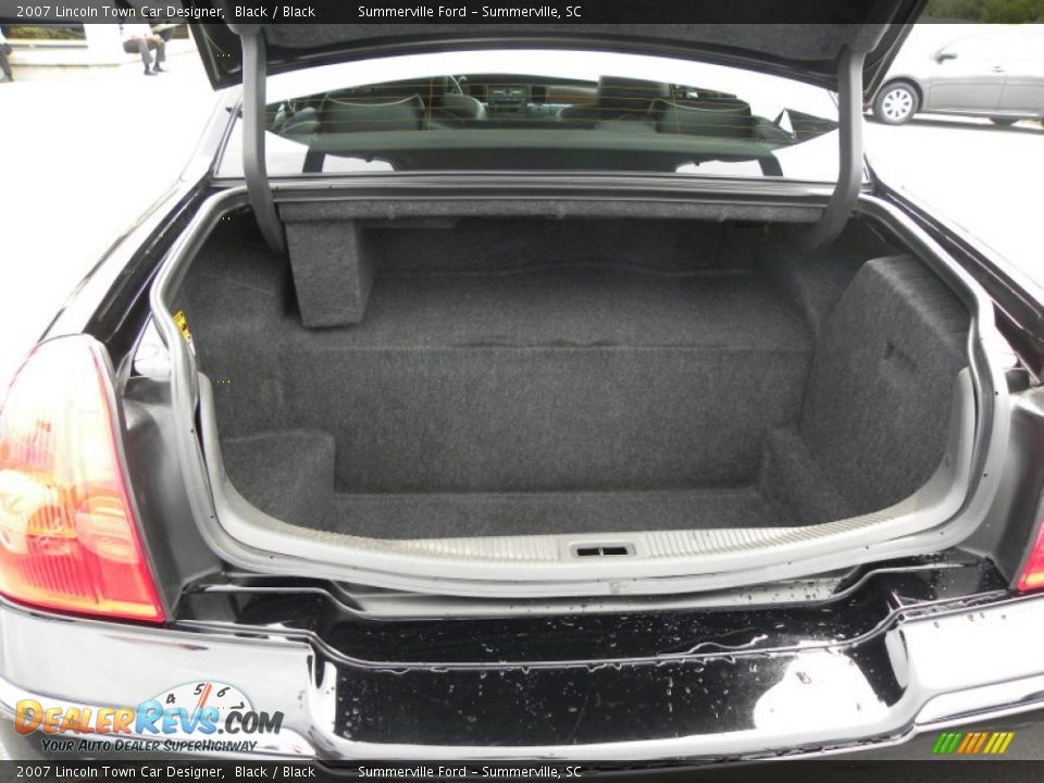 2007 Lincoln Town Car Designer Trunk Photo #16