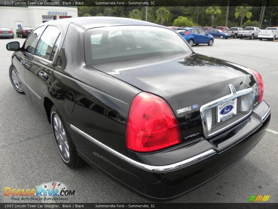 2007 Lincoln Town Car Designer Black / Black Photo #17