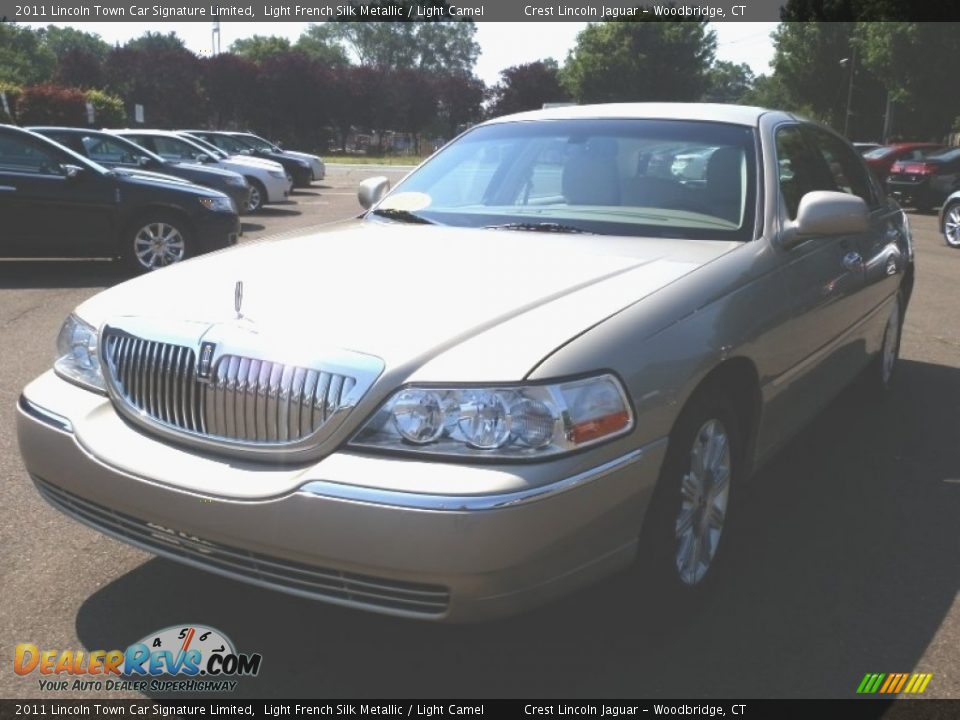 2011 Lincoln Town Car Signature Limited Light French Silk Metallic / Light Camel Photo #2