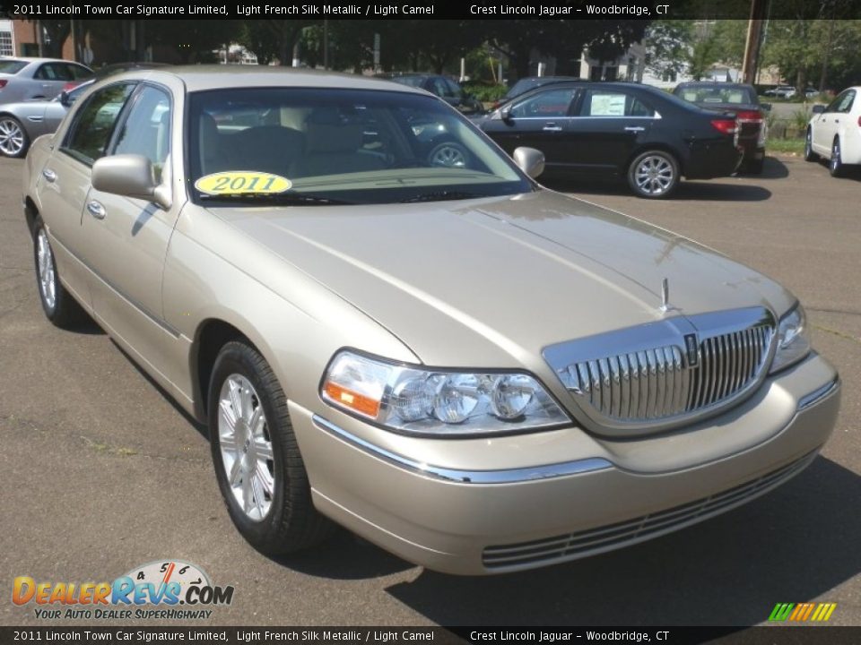 2011 Lincoln Town Car Signature Limited Light French Silk Metallic / Light Camel Photo #4