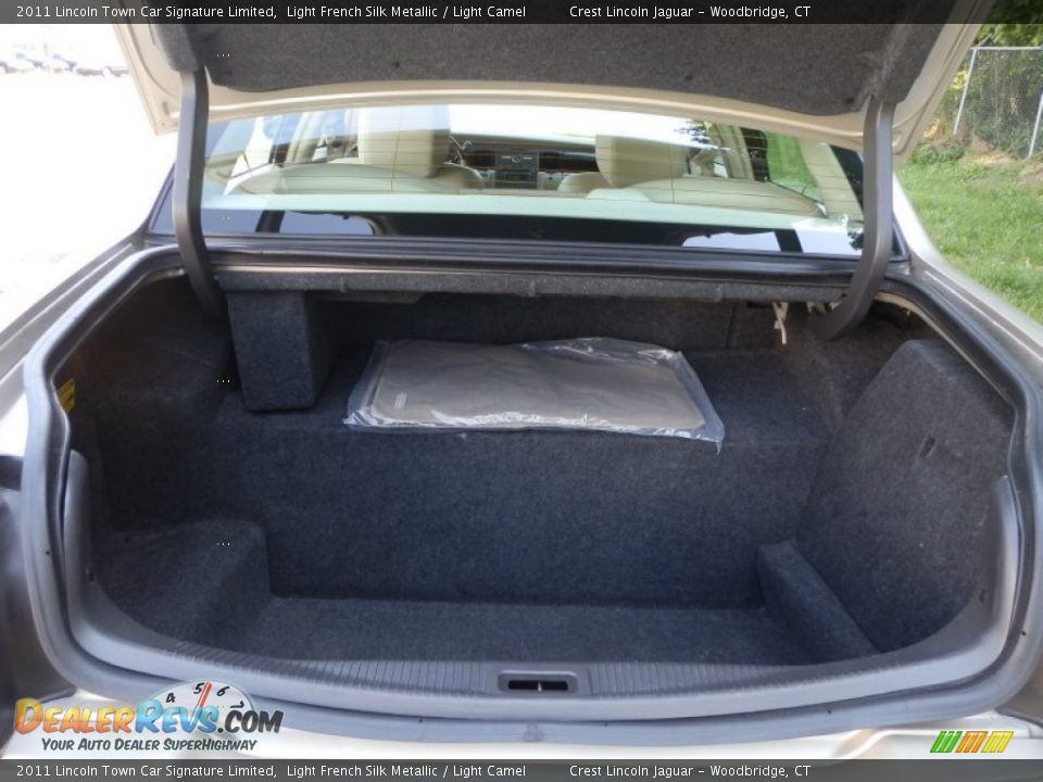 2011 Lincoln Town Car Signature Limited Light French Silk Metallic / Light Camel Photo #8