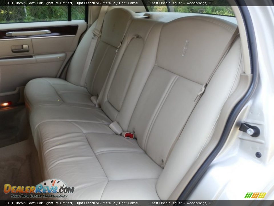 2011 Lincoln Town Car Signature Limited Light French Silk Metallic / Light Camel Photo #10