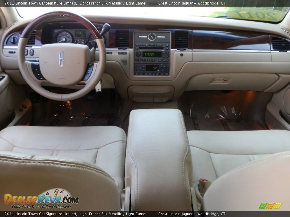 2011 Lincoln Town Car Signature Limited Light French Silk Metallic / Light Camel Photo #11