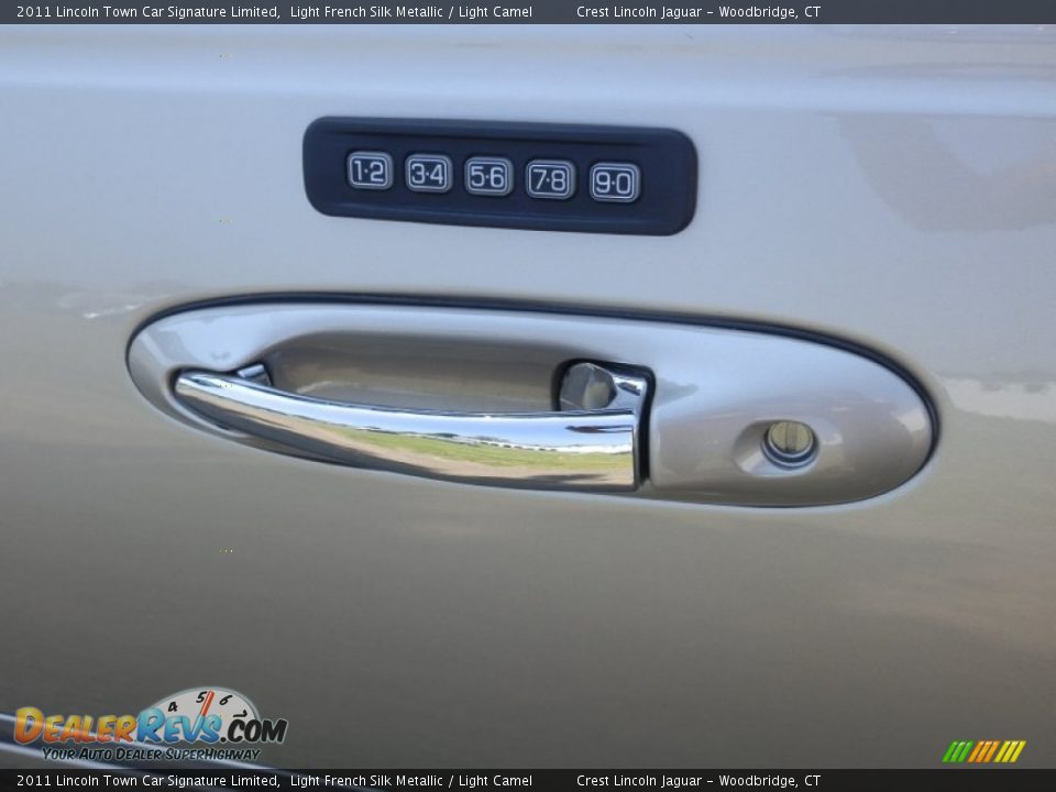 2011 Lincoln Town Car Signature Limited Light French Silk Metallic / Light Camel Photo #12