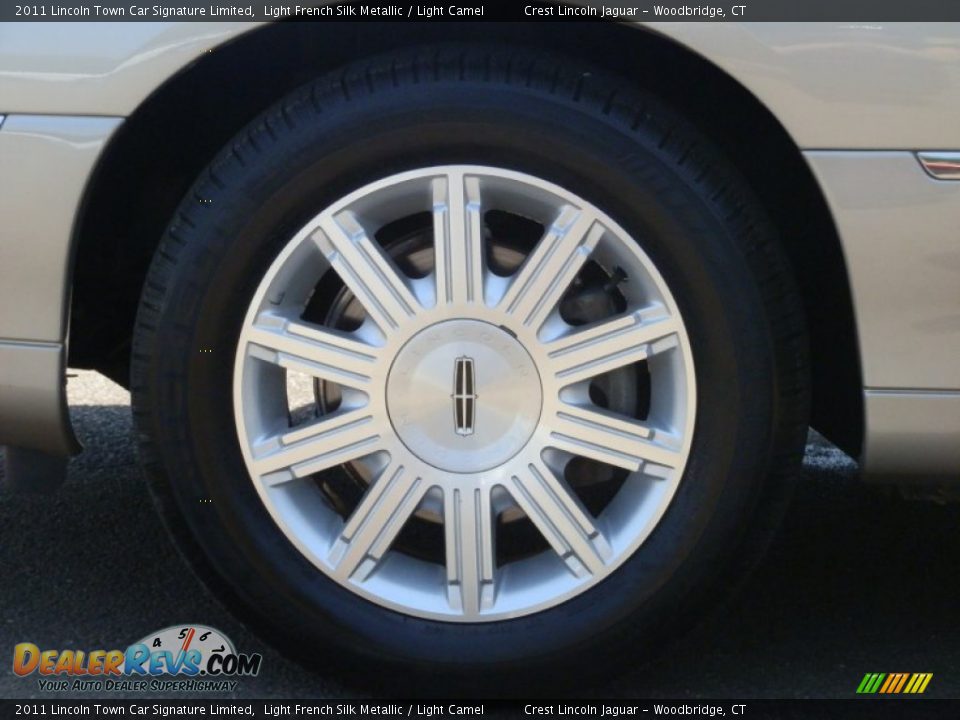 2011 Lincoln Town Car Signature Limited Light French Silk Metallic / Light Camel Photo #15