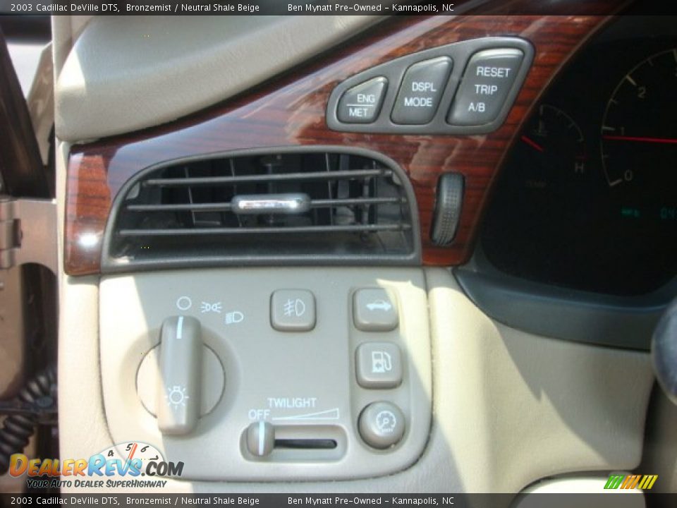 2003 Cadillac DeVille DTS Bronzemist / Neutral Shale Beige Photo #14