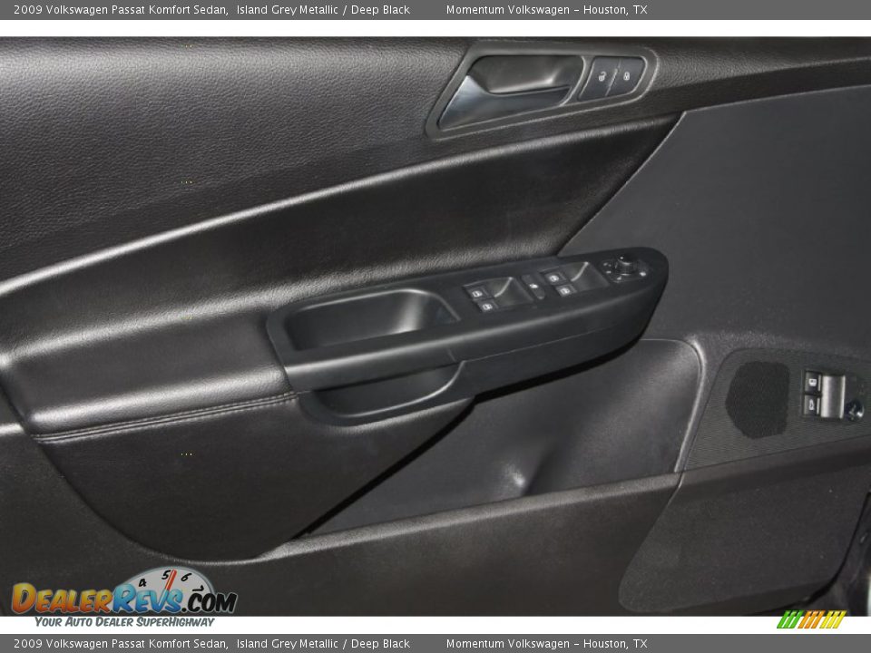 2009 Volkswagen Passat Komfort Sedan Island Grey Metallic / Deep Black Photo #12