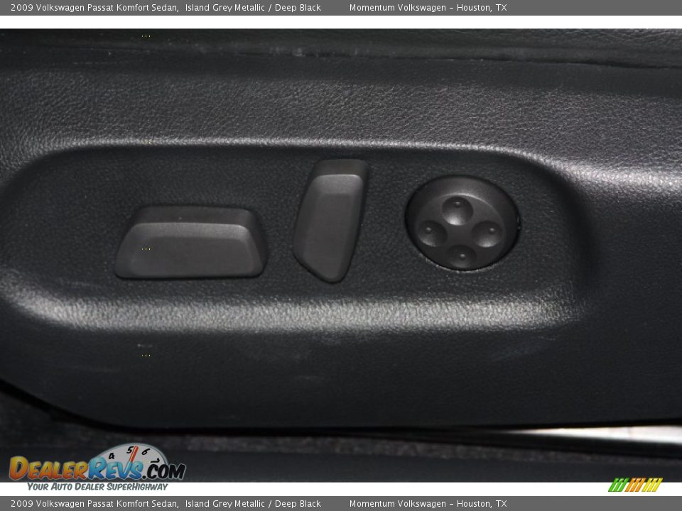 2009 Volkswagen Passat Komfort Sedan Island Grey Metallic / Deep Black Photo #15