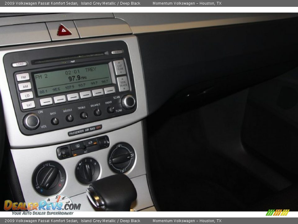 2009 Volkswagen Passat Komfort Sedan Island Grey Metallic / Deep Black Photo #16