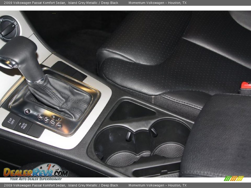 2009 Volkswagen Passat Komfort Sedan Island Grey Metallic / Deep Black Photo #17