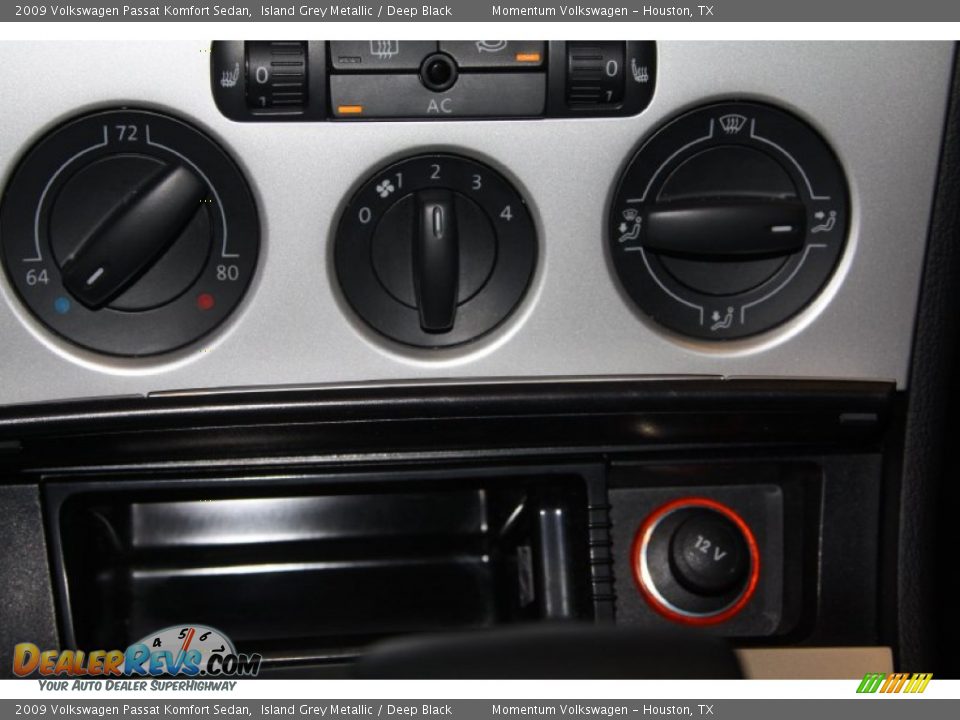 2009 Volkswagen Passat Komfort Sedan Island Grey Metallic / Deep Black Photo #19