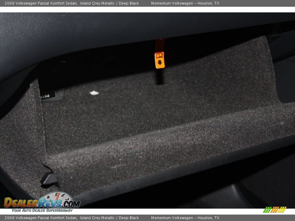 2009 Volkswagen Passat Komfort Sedan Island Grey Metallic / Deep Black Photo #22