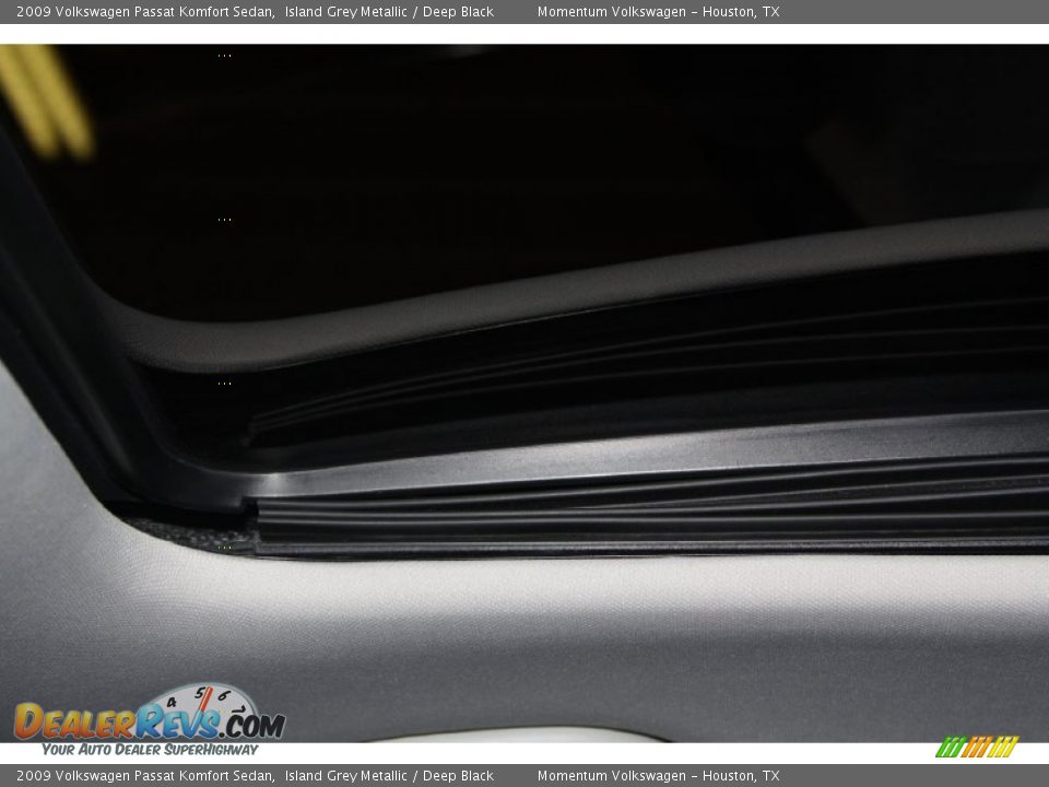 2009 Volkswagen Passat Komfort Sedan Island Grey Metallic / Deep Black Photo #23