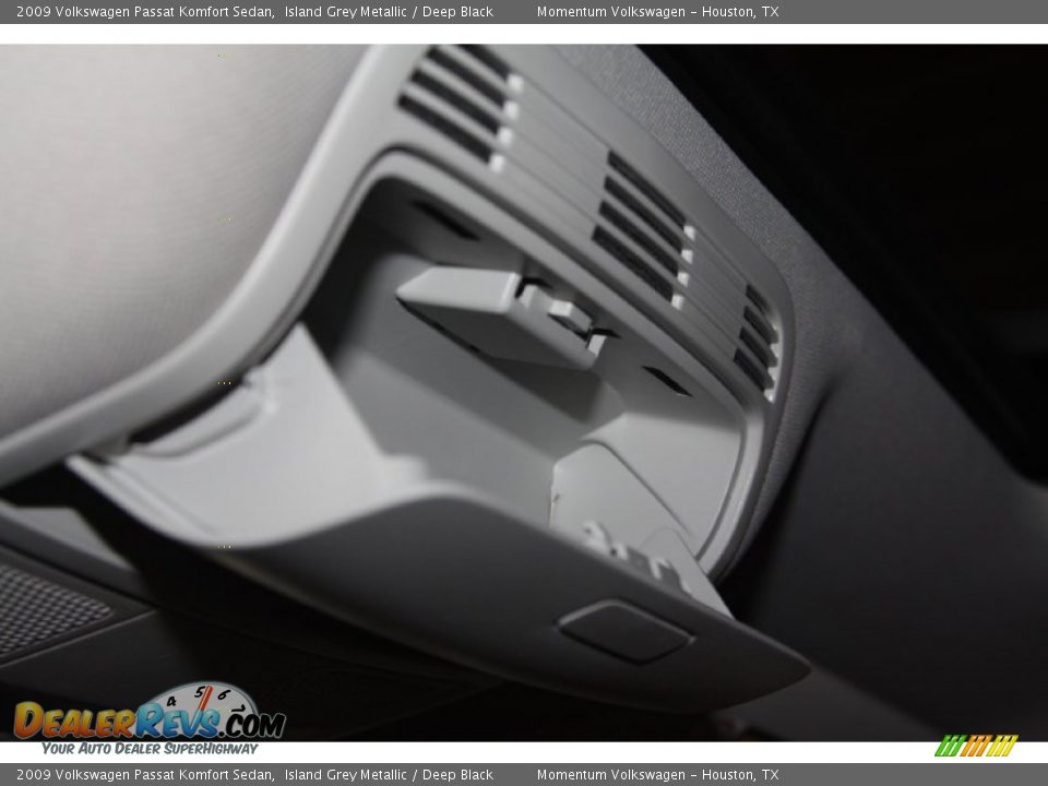 2009 Volkswagen Passat Komfort Sedan Island Grey Metallic / Deep Black Photo #24