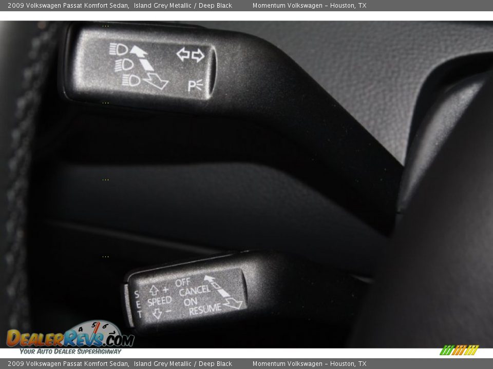 2009 Volkswagen Passat Komfort Sedan Island Grey Metallic / Deep Black Photo #27