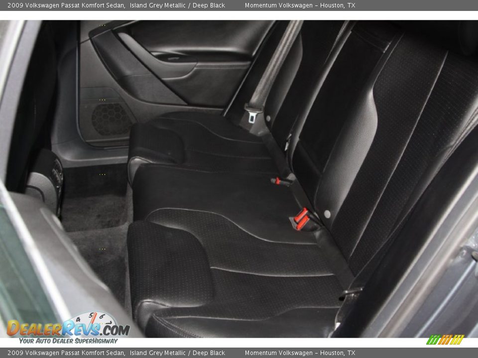 2009 Volkswagen Passat Komfort Sedan Island Grey Metallic / Deep Black Photo #29