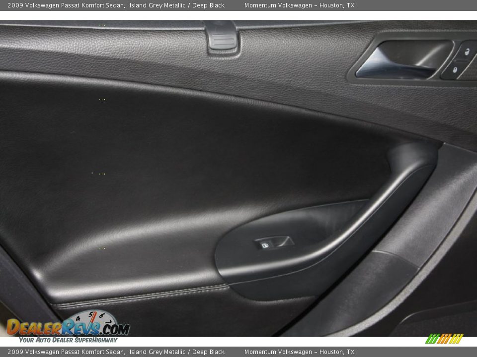 2009 Volkswagen Passat Komfort Sedan Island Grey Metallic / Deep Black Photo #31
