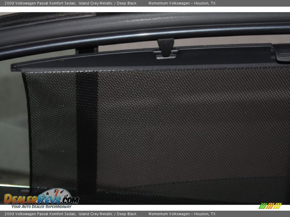 2009 Volkswagen Passat Komfort Sedan Island Grey Metallic / Deep Black Photo #32