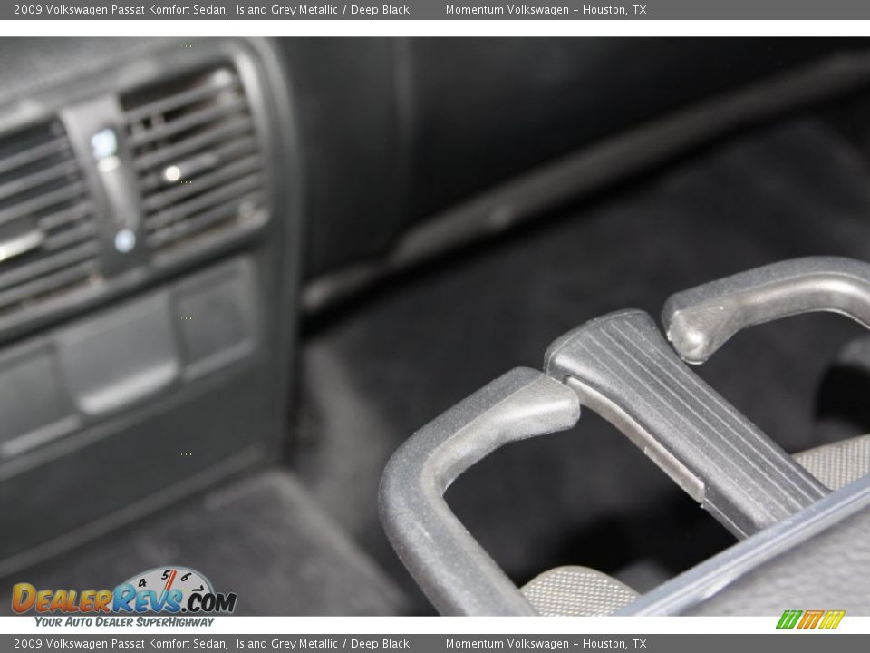 2009 Volkswagen Passat Komfort Sedan Island Grey Metallic / Deep Black Photo #34