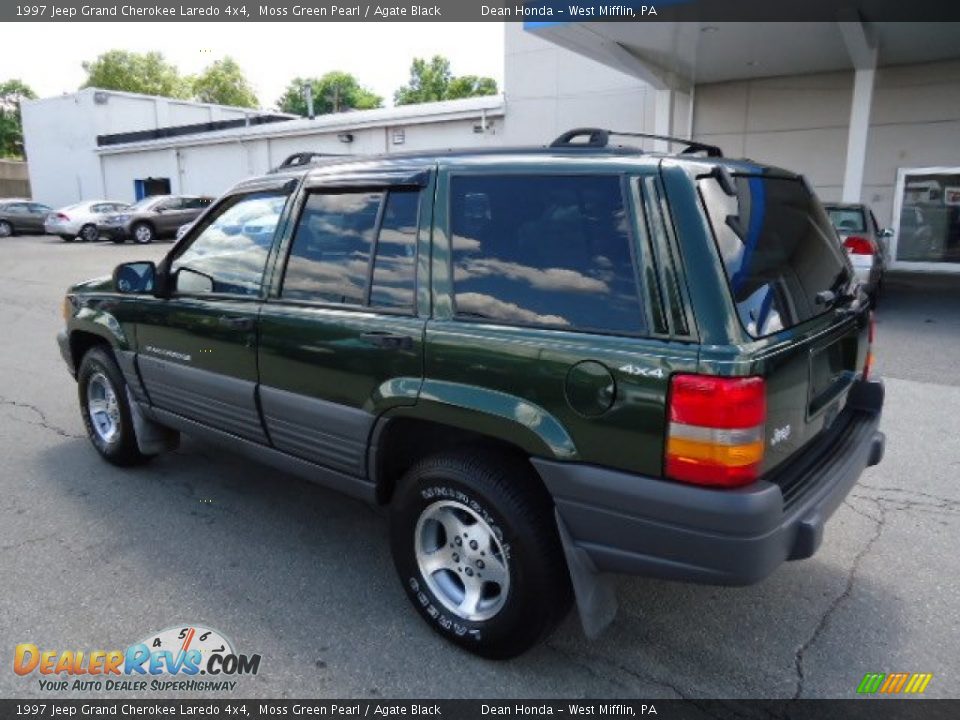 1997 Jeep Grand Cherokee Laredo 4x4 Moss Green Pearl / Agate Black Photo #2