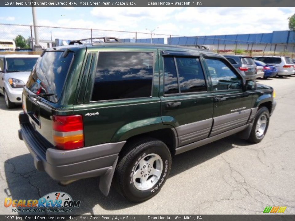 1997 Jeep Grand Cherokee Laredo 4x4 Moss Green Pearl / Agate Black Photo #4