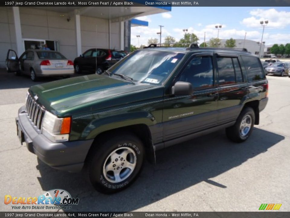 1997 Jeep Grand Cherokee Laredo 4x4 Moss Green Pearl / Agate Black Photo #8