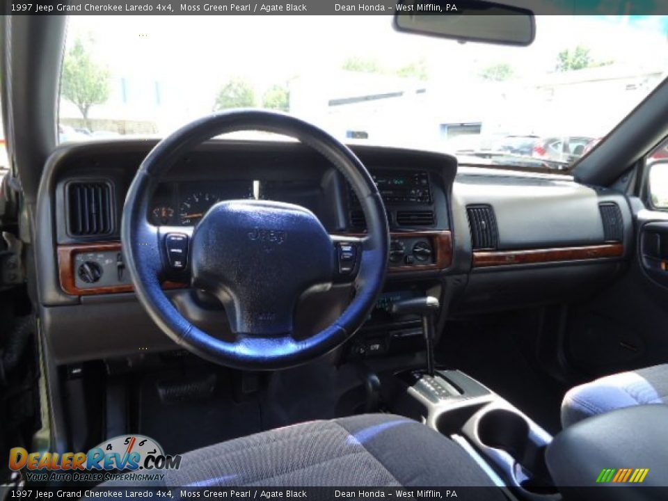 1997 Jeep Grand Cherokee Laredo 4x4 Moss Green Pearl / Agate Black Photo #12