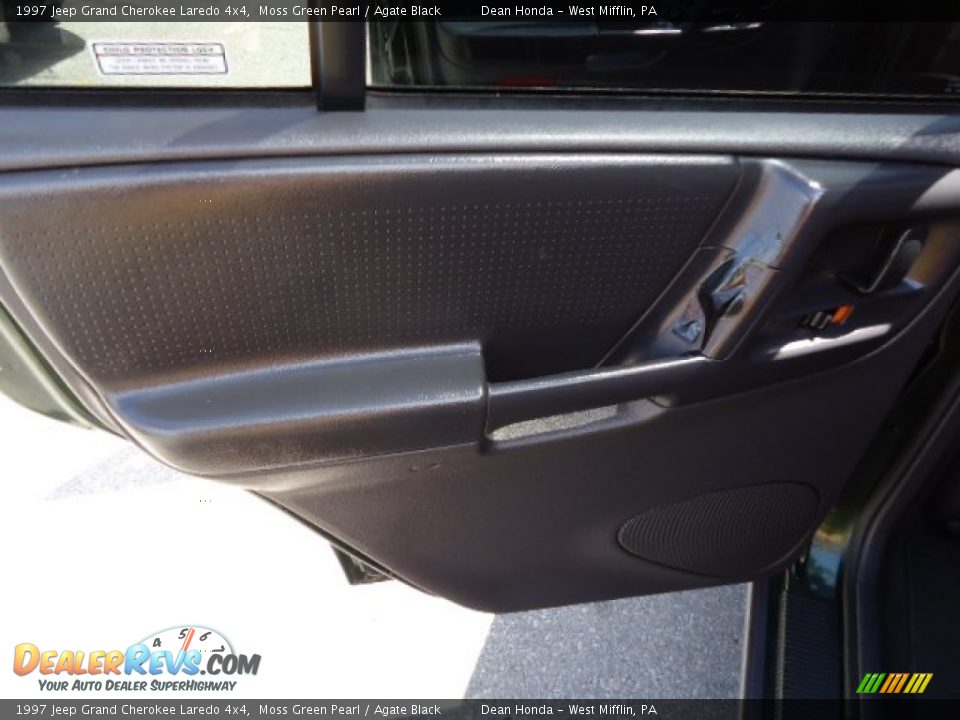 1997 Jeep Grand Cherokee Laredo 4x4 Moss Green Pearl / Agate Black Photo #13