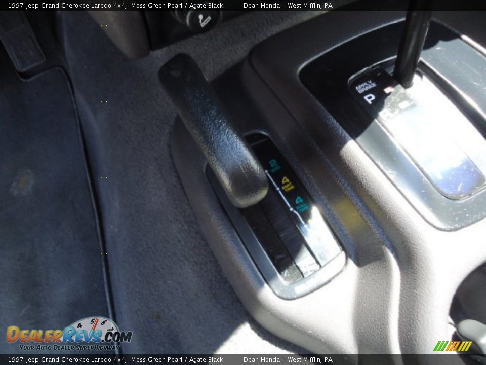 1997 Jeep Grand Cherokee Laredo 4x4 Moss Green Pearl / Agate Black Photo #15