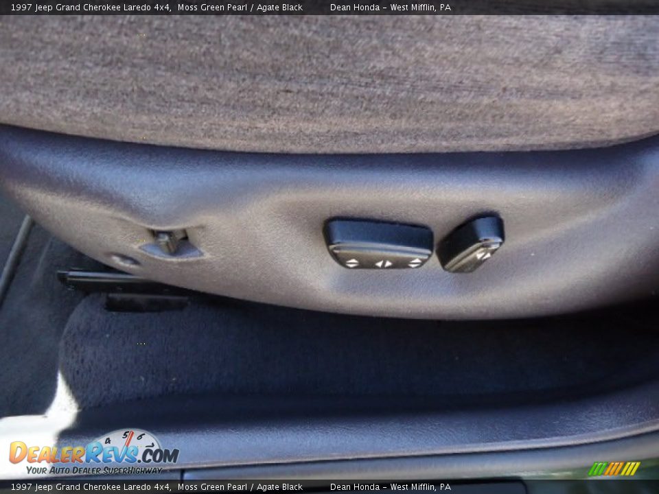 1997 Jeep Grand Cherokee Laredo 4x4 Moss Green Pearl / Agate Black Photo #16