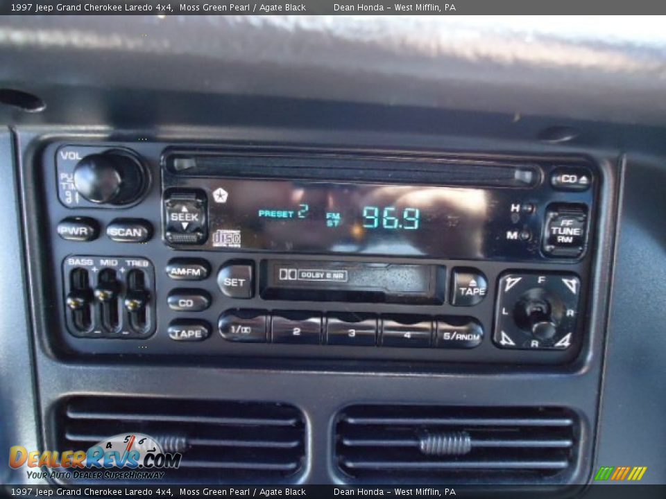 1997 Jeep Grand Cherokee Laredo 4x4 Moss Green Pearl / Agate Black Photo #19