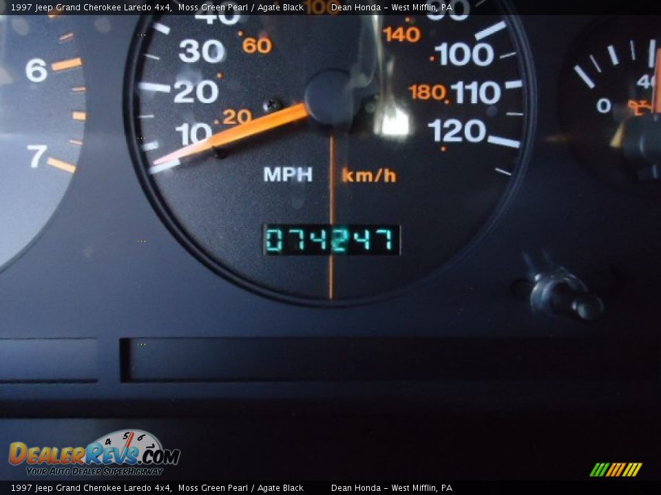 1997 Jeep Grand Cherokee Laredo 4x4 Moss Green Pearl / Agate Black Photo #20