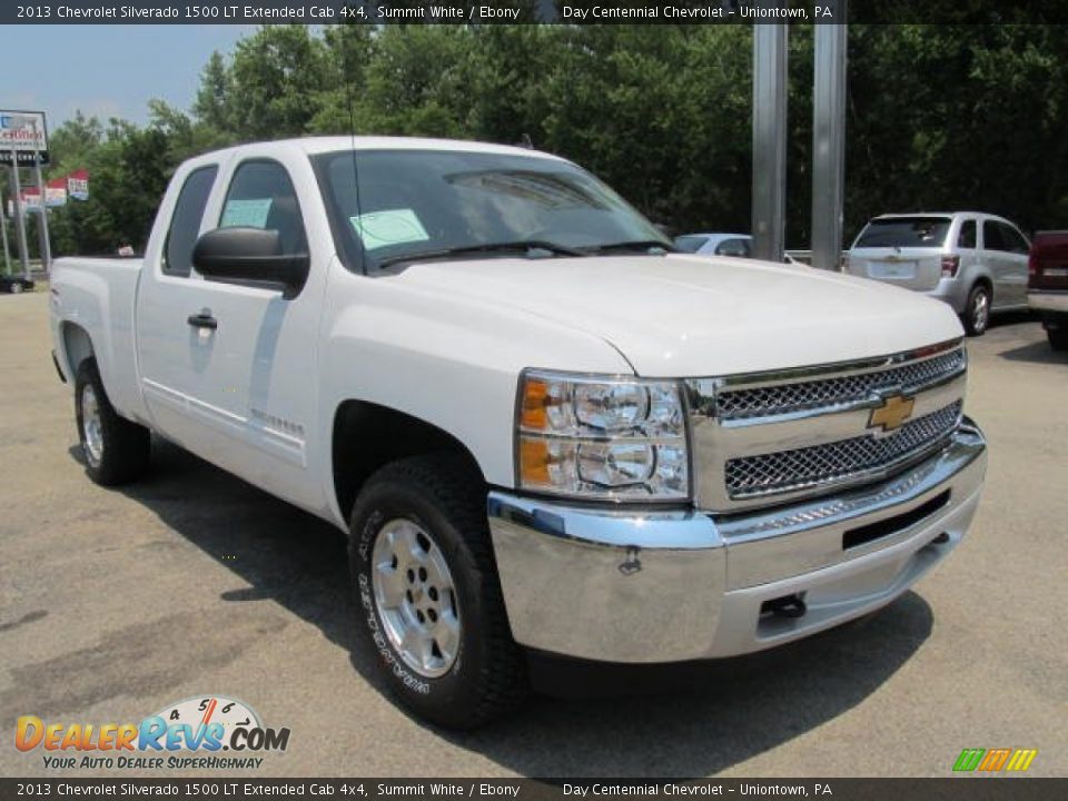 Front 3/4 View of 2013 Chevrolet Silverado 1500 LT Extended Cab 4x4 Photo #5