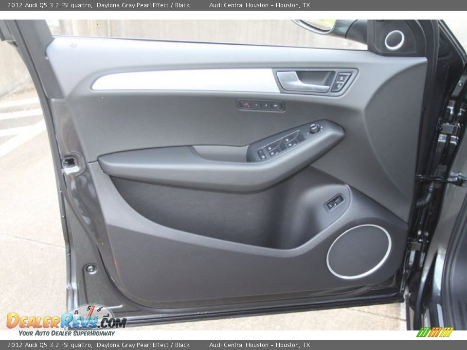 Door Panel of 2012 Audi Q5 3.2 FSI quattro Photo #10