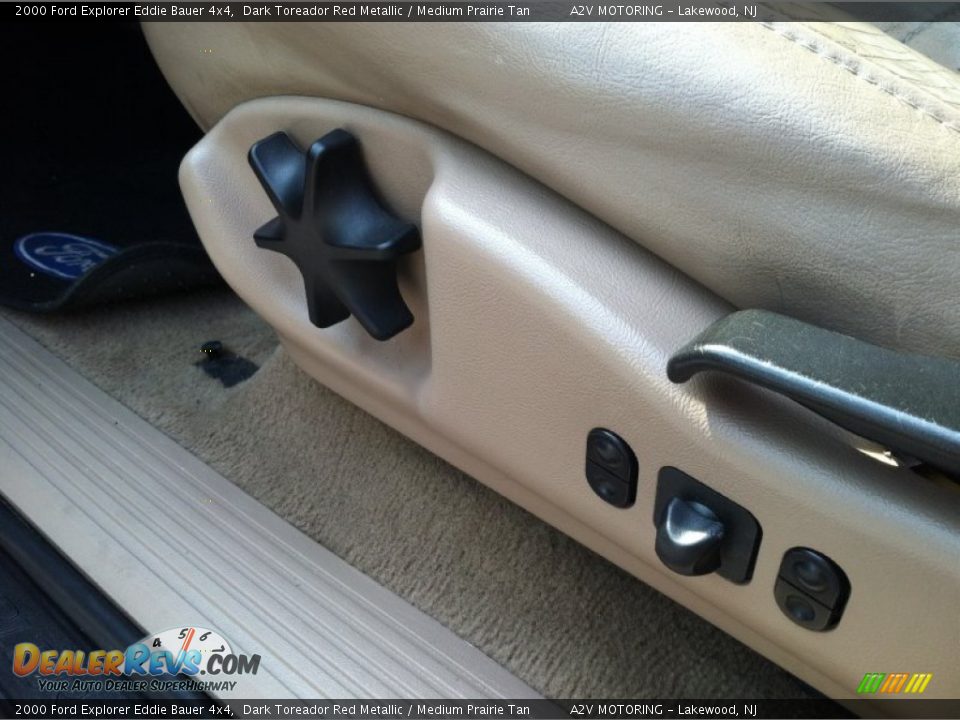 Controls of 2000 Ford Explorer Eddie Bauer 4x4 Photo #19