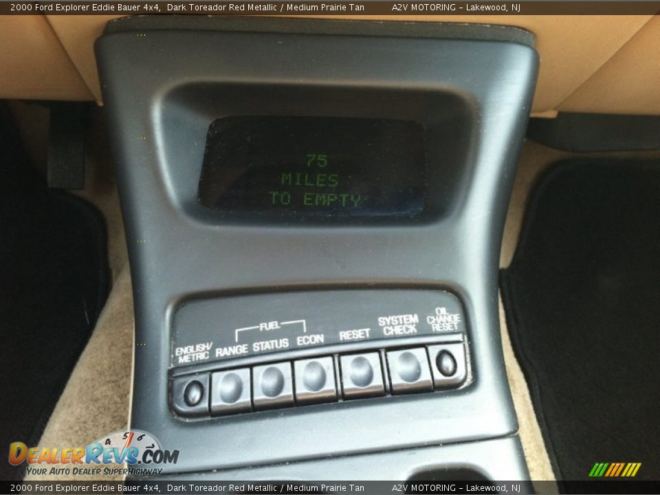 Controls of 2000 Ford Explorer Eddie Bauer 4x4 Photo #30