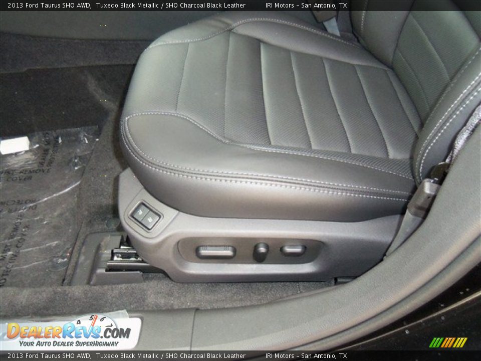 Front Seat of 2013 Ford Taurus SHO AWD Photo #28