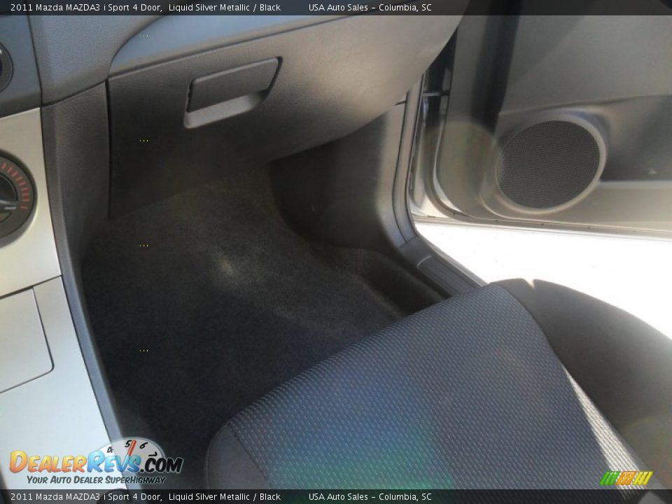 2011 Mazda MAZDA3 i Sport 4 Door Liquid Silver Metallic / Black Photo #24