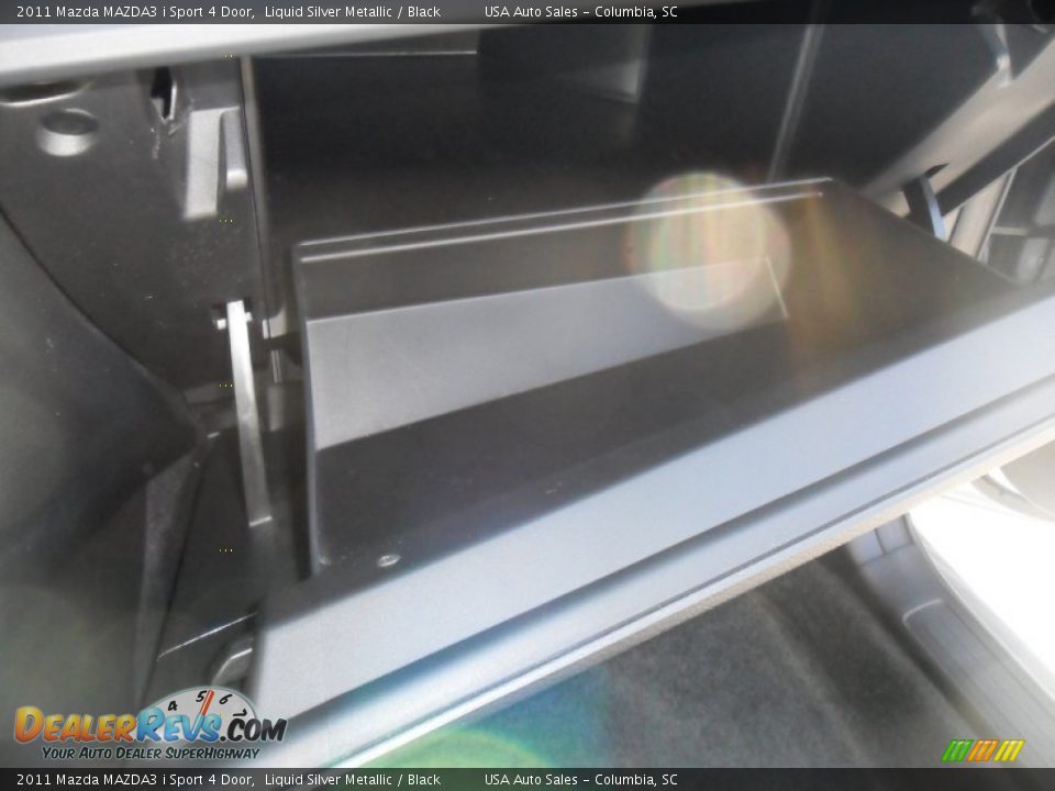 2011 Mazda MAZDA3 i Sport 4 Door Liquid Silver Metallic / Black Photo #26